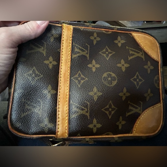 ***SOLD***Authentic Louis Vuitton Danube in lovely vintage condition. - Picture 14 of 16